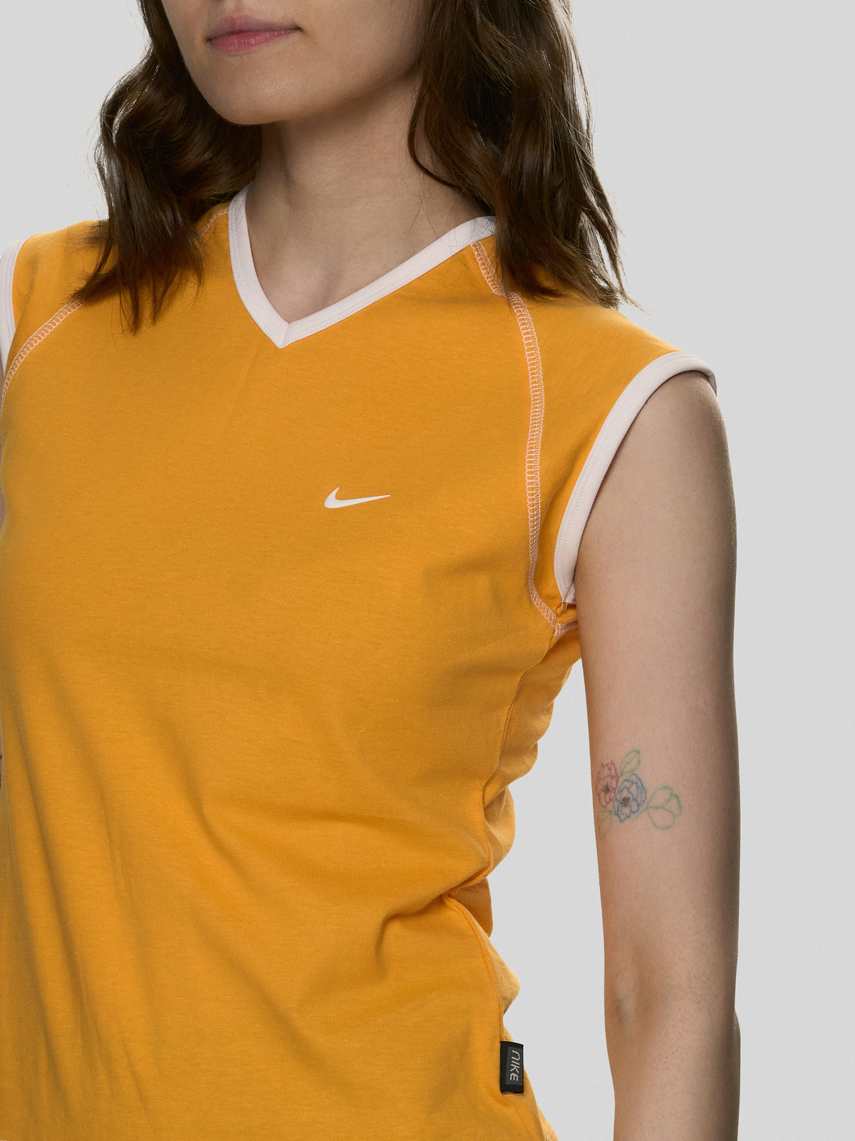 Футболка женская Nike 902 Желтый — изображение 3